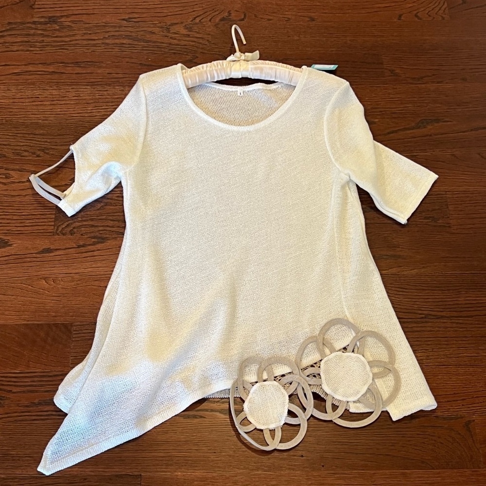 NWT Italian Asymmetric Blouse Top with Handmade Floral Applique L Cream